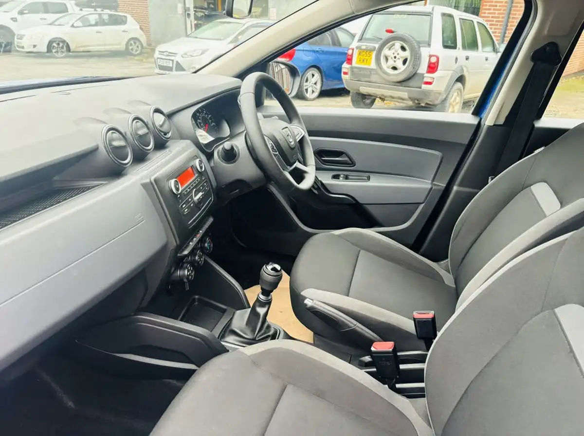 2021-dacia-duster-10-tce-essential-100bhp-bi-fuel-station-wagon-5d-big-5