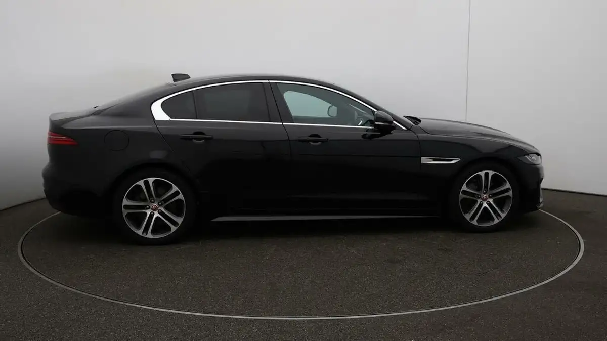 2021-jaguar-xe-20-d200-r-dynamic-se-big-8