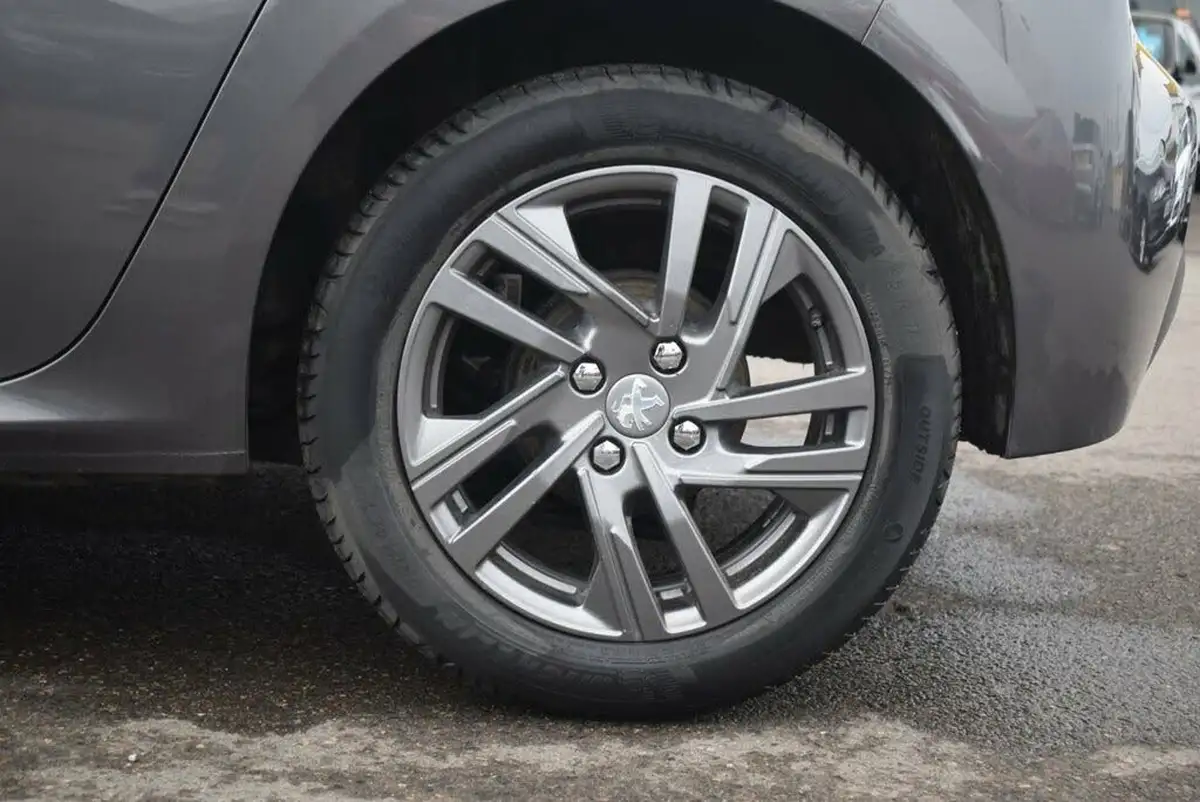 2021-peugeot-208-12-puretech-active-premium-75bhp-big-14