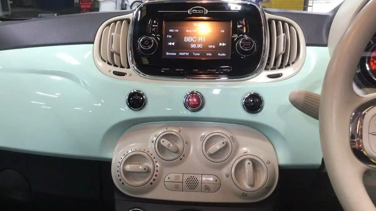 2016-fiat-500c-09-lounge-85bhp-big-8