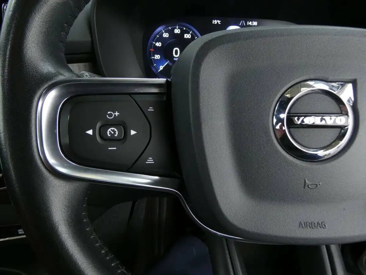 2019-volvo-xc40-15-t3-inscription-pro-163bhp-geartronic-big-17