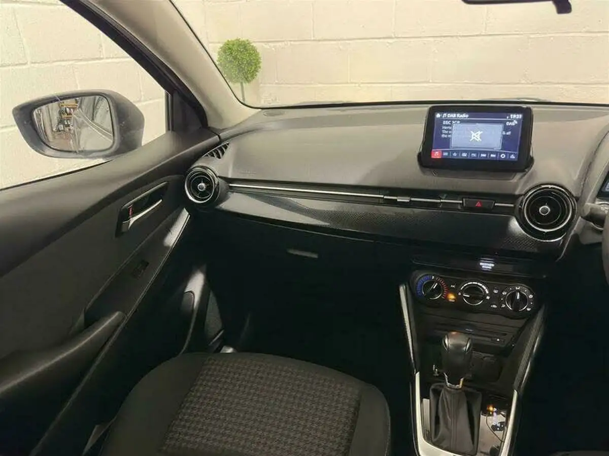 2017-mazda-mazda2-15-se-l-nav-auto-big-38