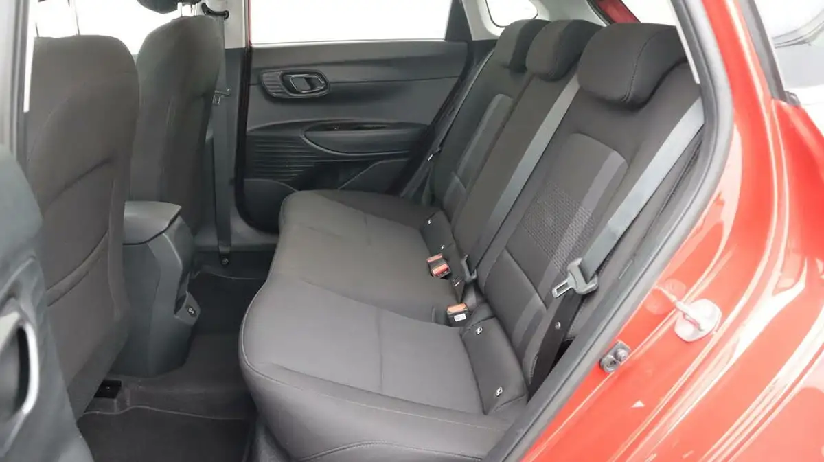 2024-hyundai-i20-10-t-gdi-premium-two-tone-roof-big-16