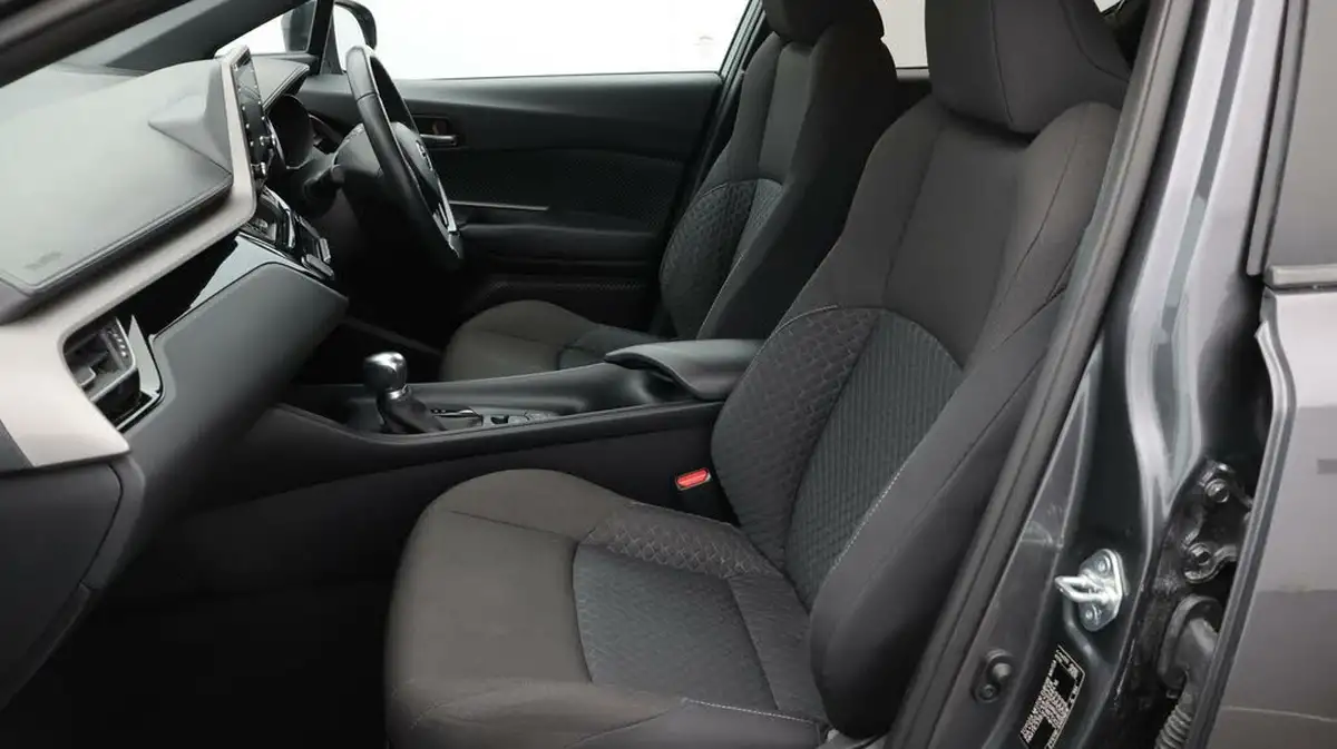 2021-toyota-c-hr-18-vvt-i-icon-big-14