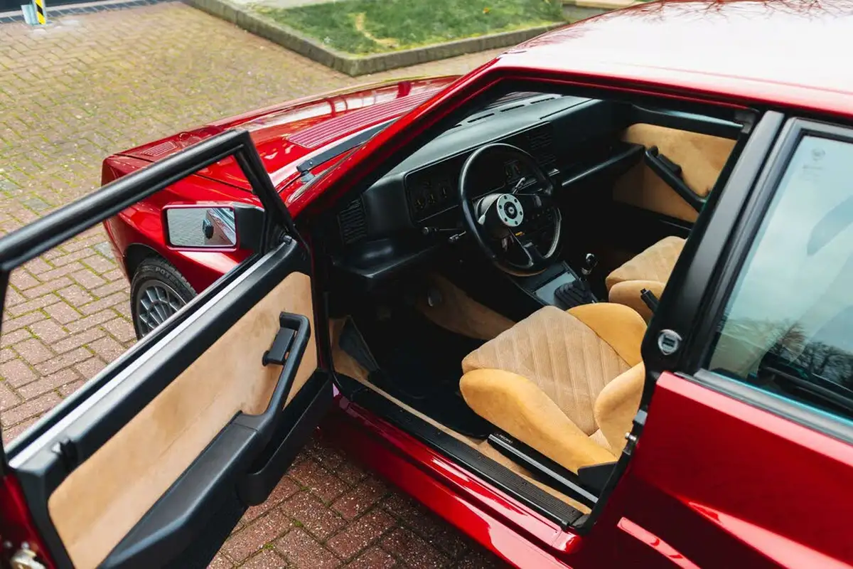 1993-lancia-delta-20-hf-integrale-big-41