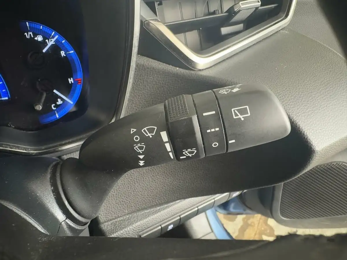 2021-toyota-corolla-18-vvt-i-icon-spare-wheel-hatchback-5d-big-26