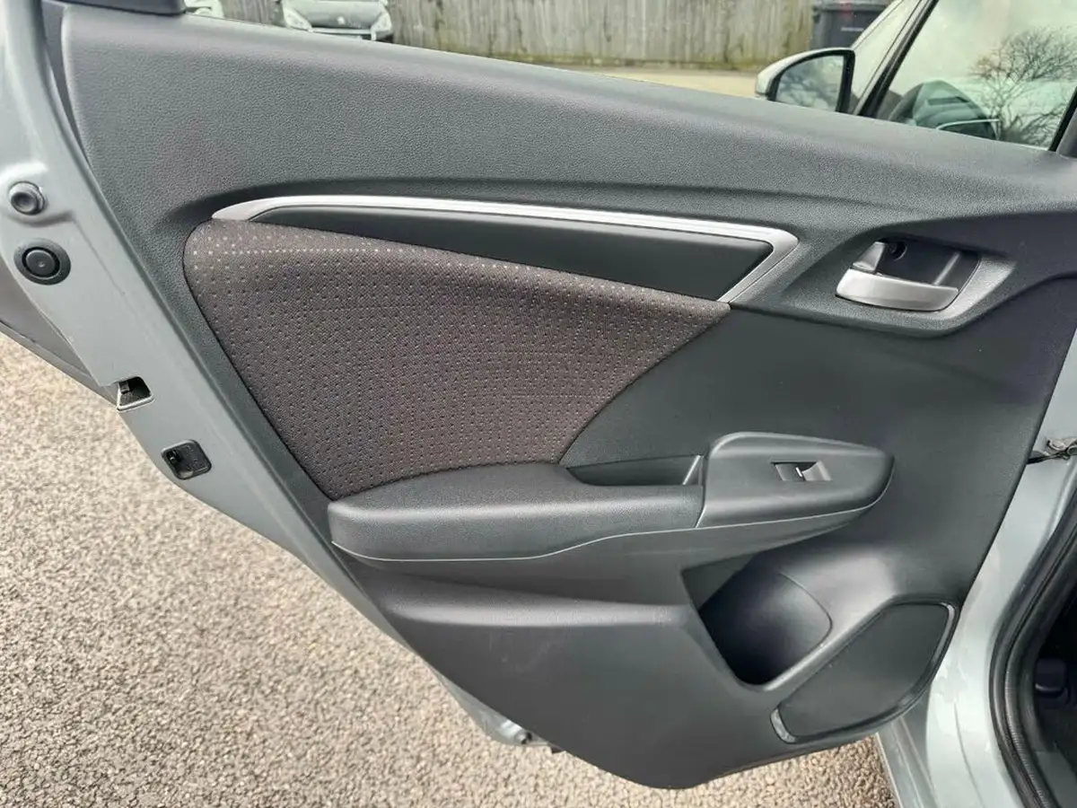 2016-honda-jazz-13-i-vtec-ex-cvt-big-31
