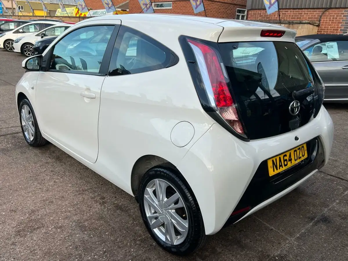 2014-toyota-aygo-10-vvt-i-x-pression-3d-big-41