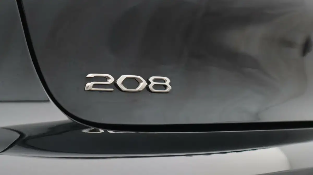 2023-peugeot-208-12-puretech-gt-100ps-eat8-big-21