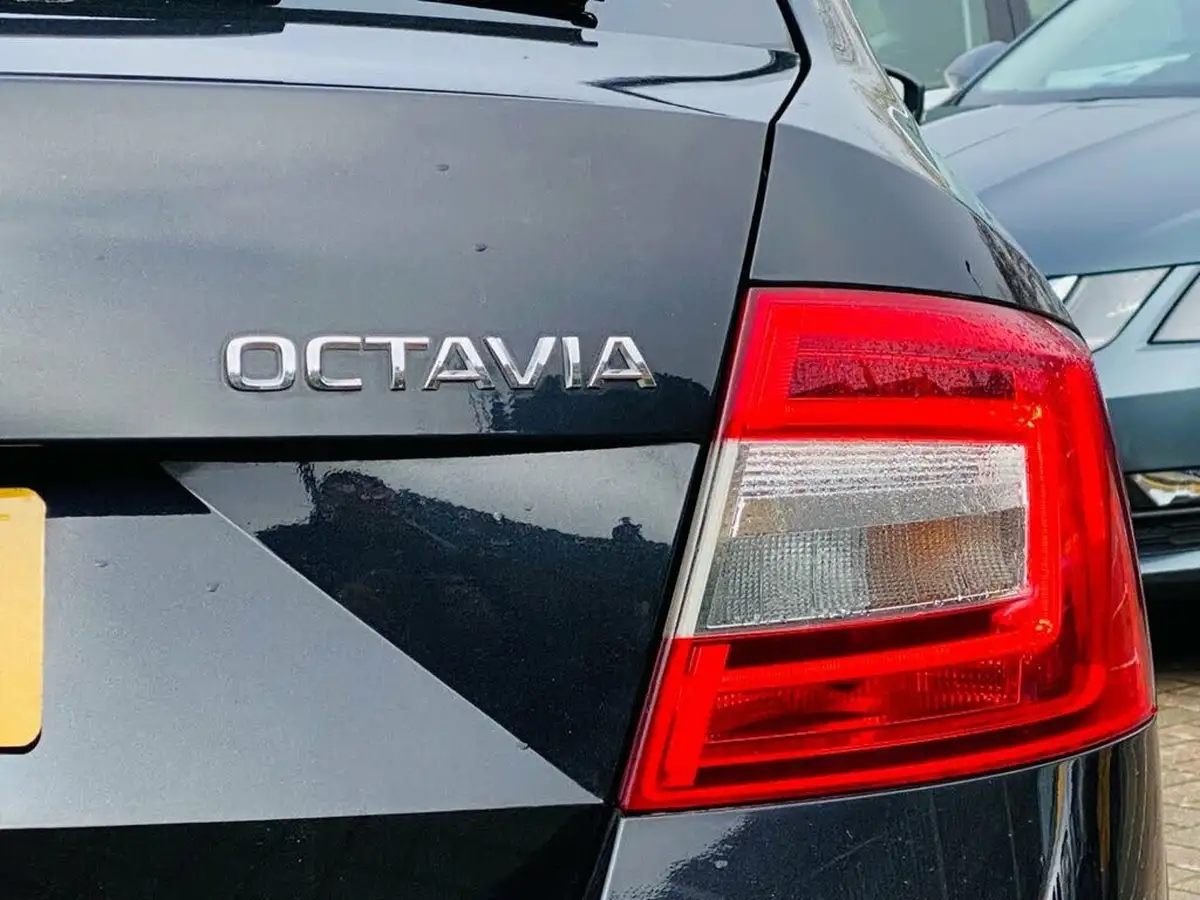 2017-skoda-octavia-20tdi-se-l-hatchback-dsg-big-43