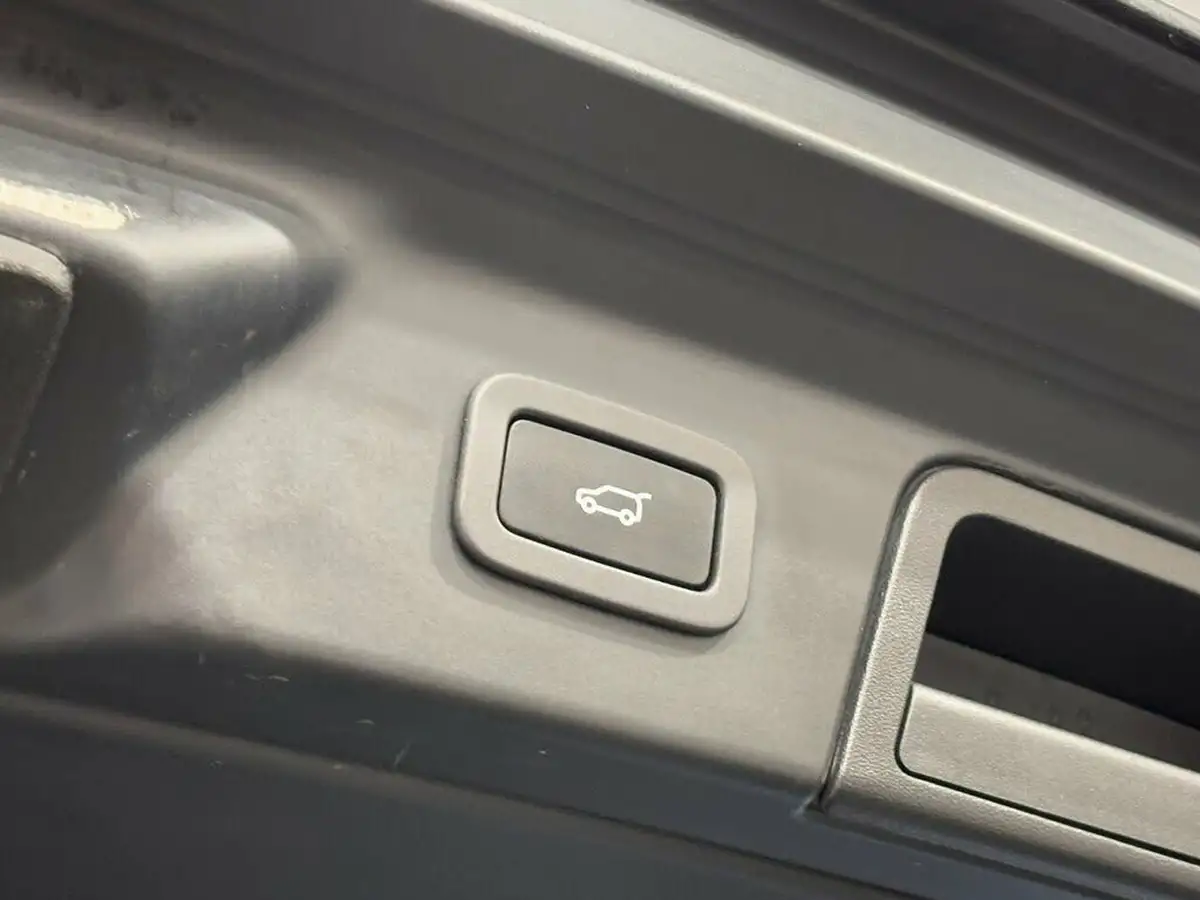 2018-land-rover-range-rover-velar-20-d240-se-ss-big-14