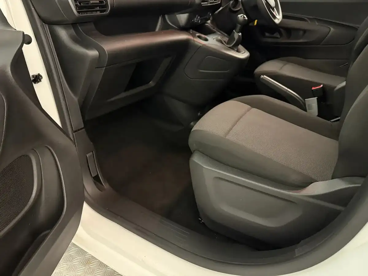2021-vauxhall-combo-15cdti-dynamic-2300-100pseu6dt-l2h1-panel-big-28