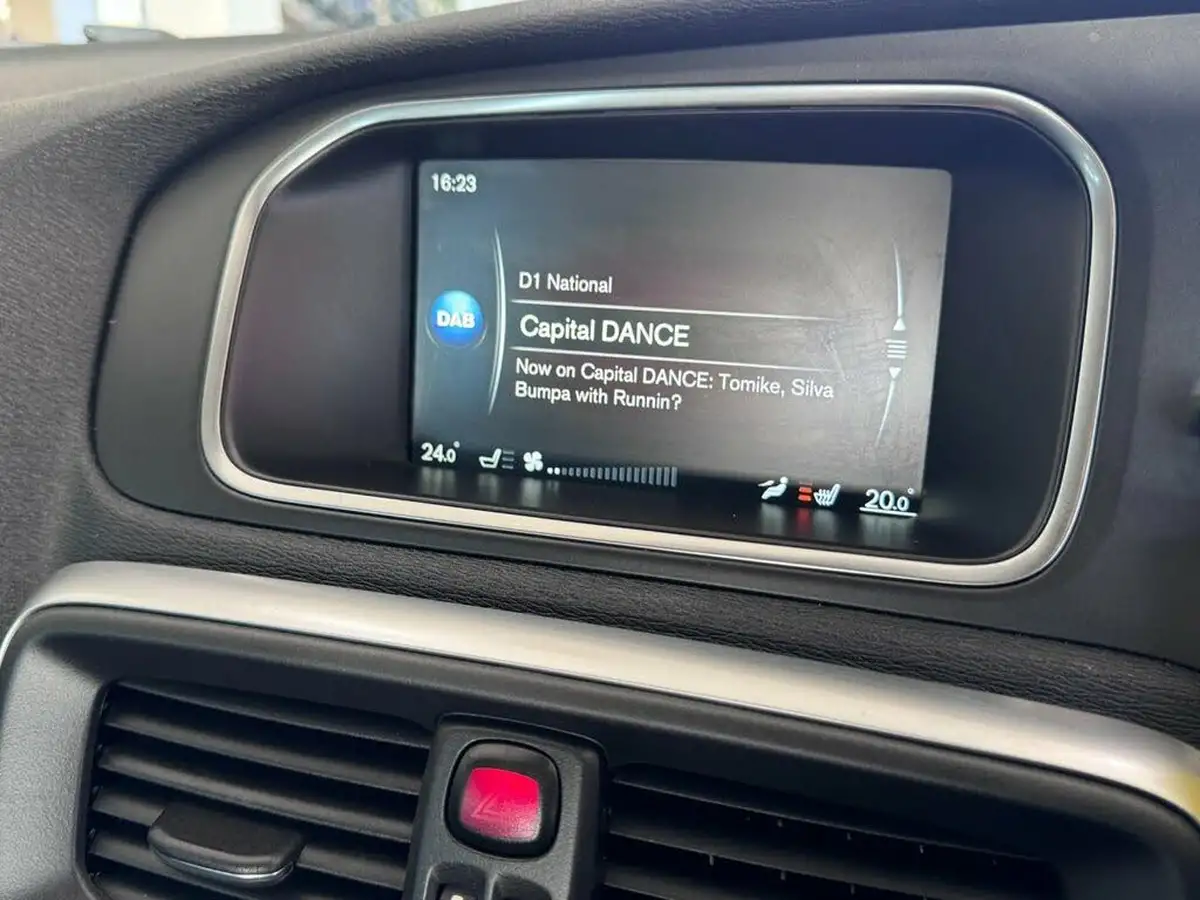2016-volvo-v40-20td-d4-inscription-geartronic-big-37