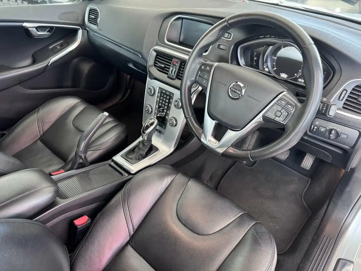 2016-volvo-v40-20td-d4-inscription-geartronic-big-9