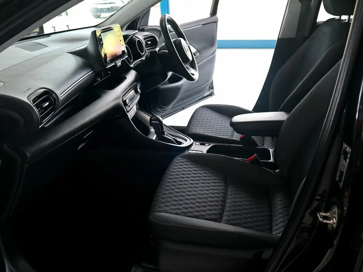 2021-toyota-yaris-15-vvt-i-design-big-3