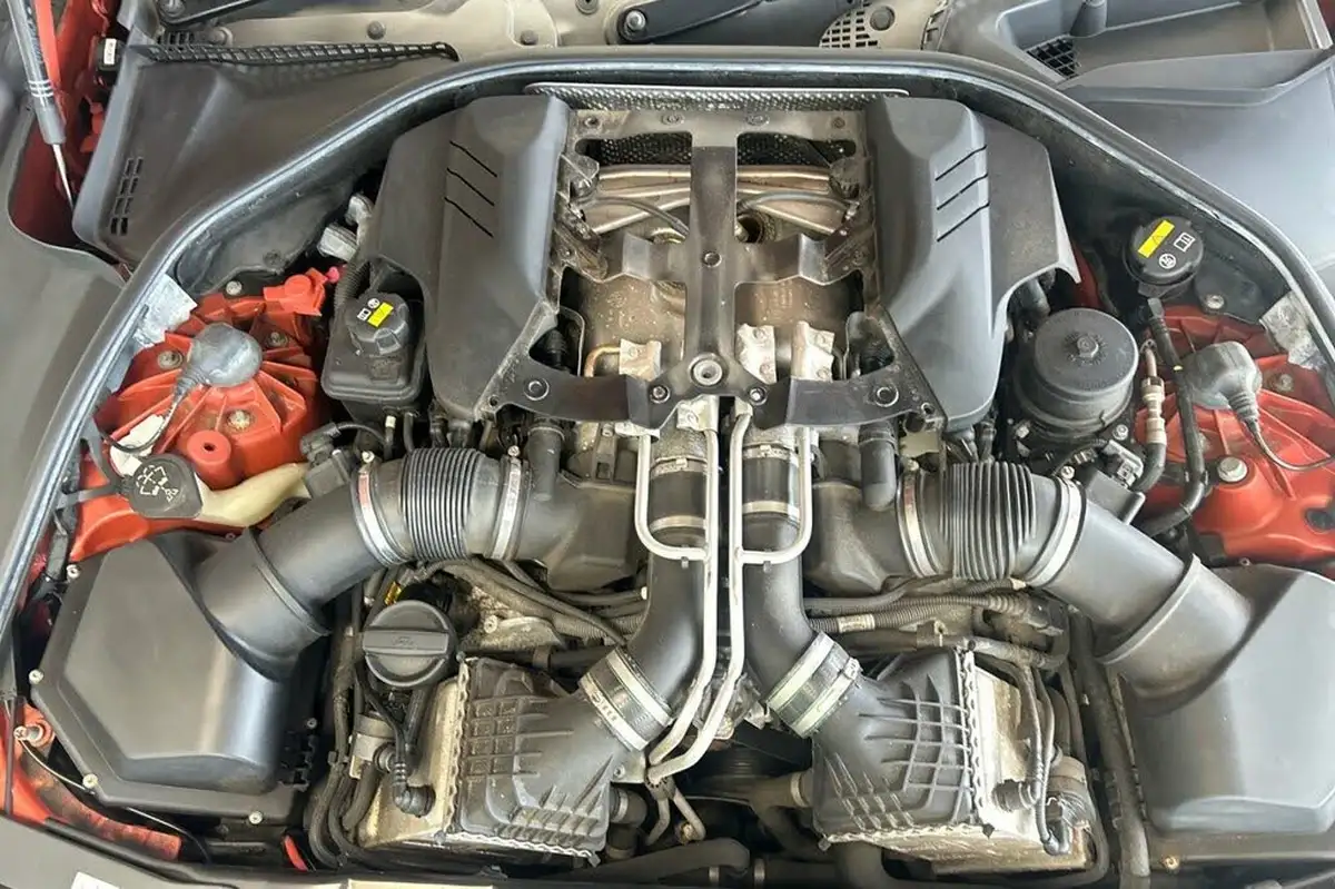 2016-bmw-5-series-44-m5-big-25