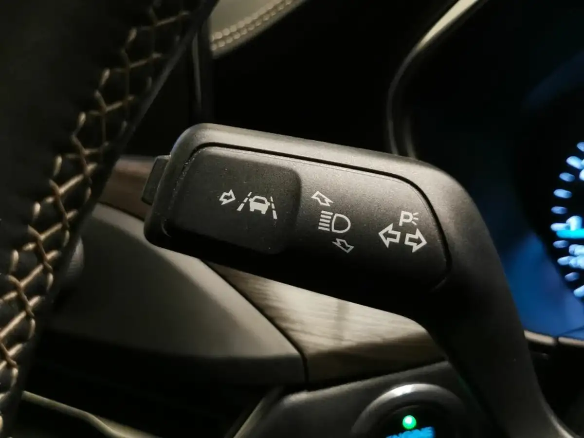 2019-ford-focus-10t-vignale-ss-hatchback-big-25