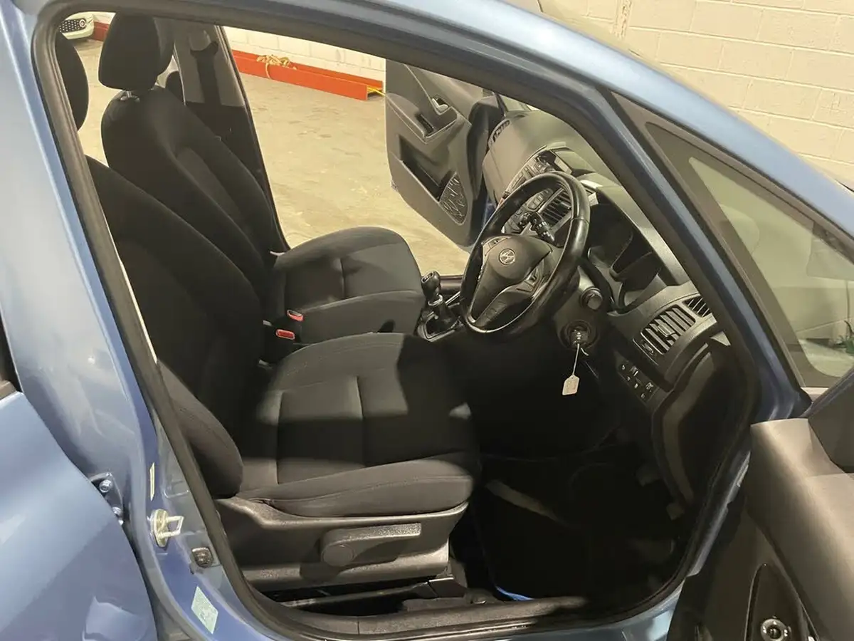 2014-hyundai-ix20-14-active-90ps-big-19