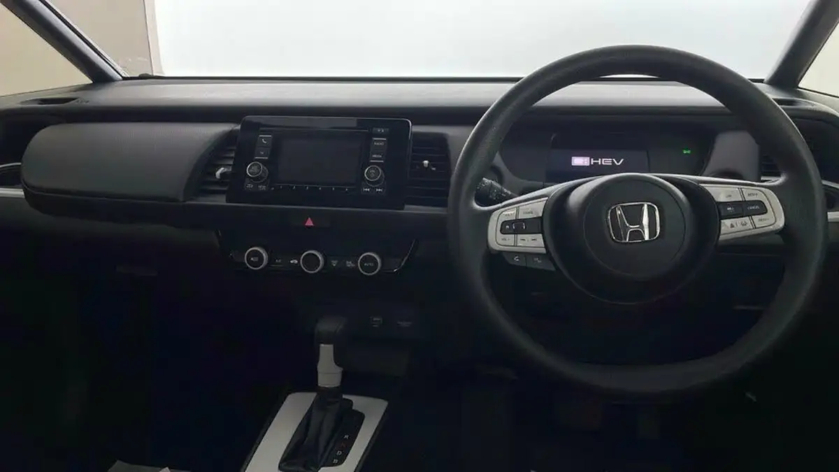 2022-honda-jazz-15-i-mmd-se-109ps-big-2