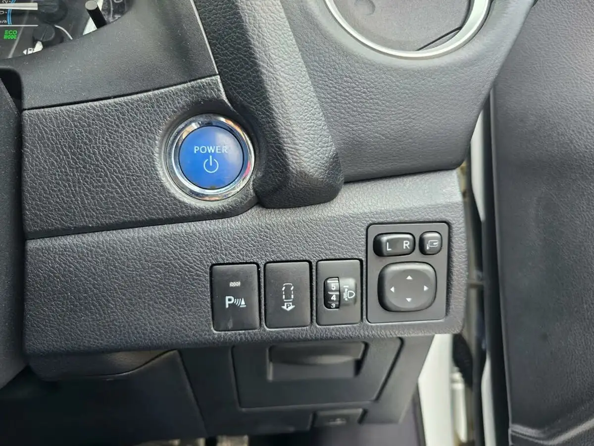 2014-toyota-auris-18-vvt-i-hsd-excel-hatchback-e-cvt-big-32