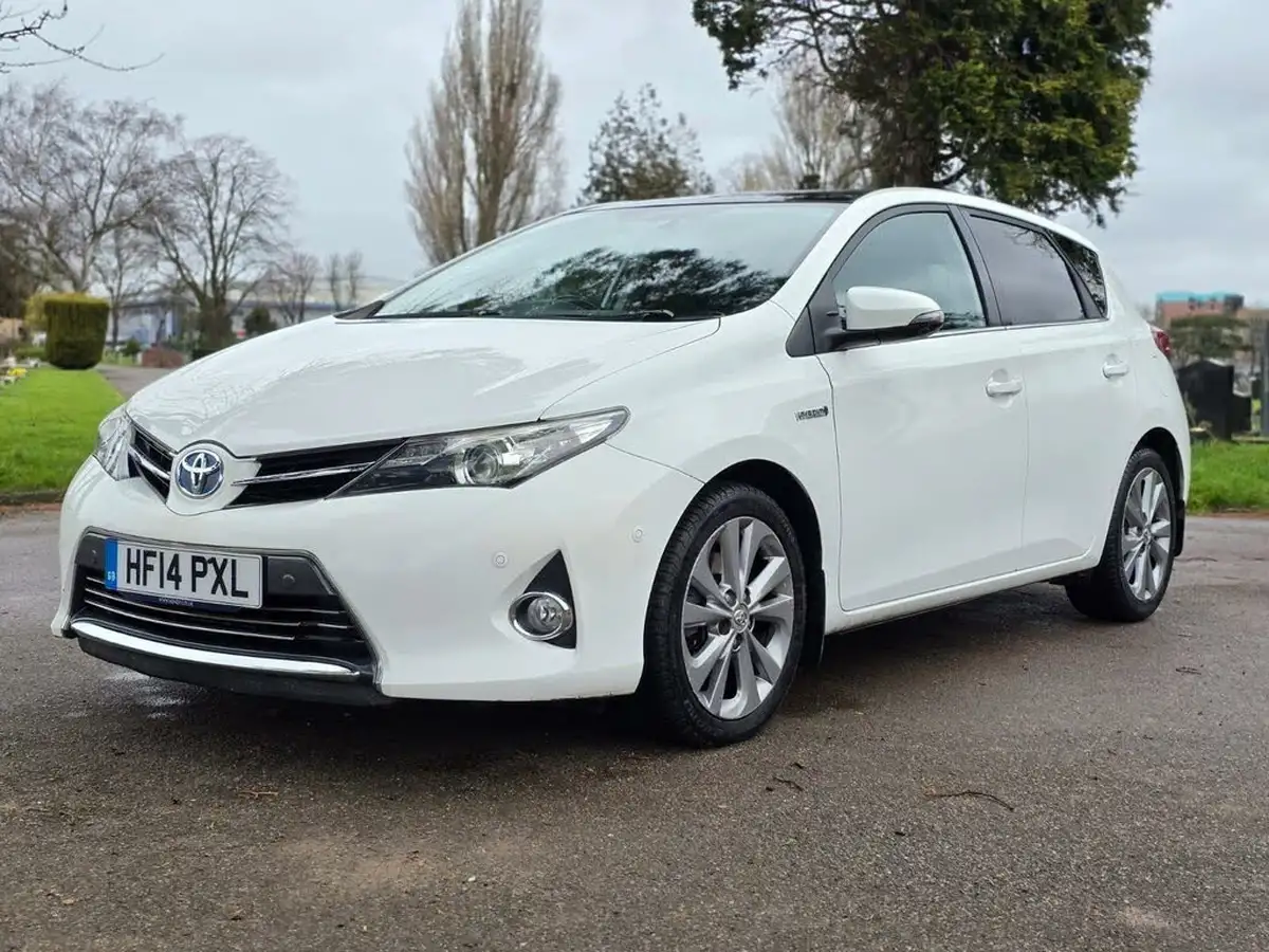 2014-toyota-auris-18-vvt-i-hsd-excel-hatchback-e-cvt-big-8