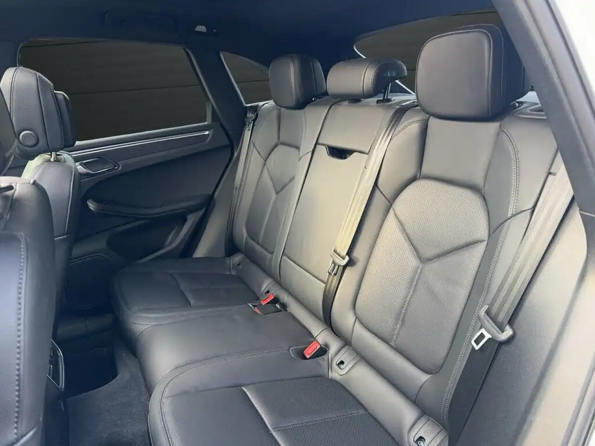 2022-porsche-macan-20-big-13