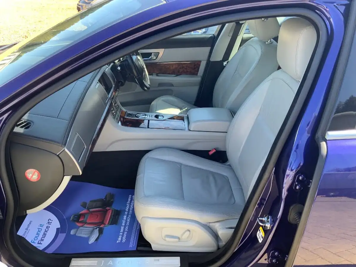 2010-jaguar-xf-30td-luxury-big-13