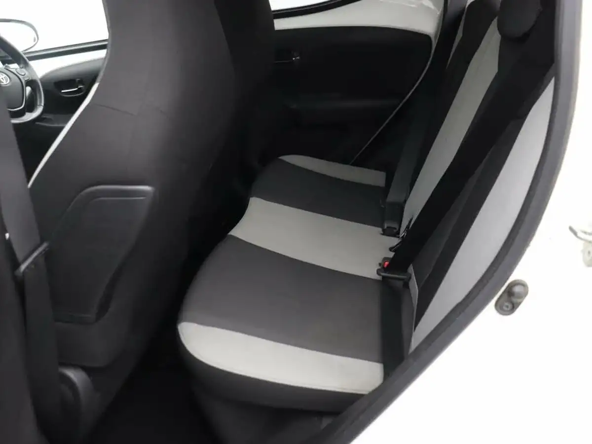 2017-toyota-aygo-10-vvt-i-x-press-71bhp-x-shift-big-14