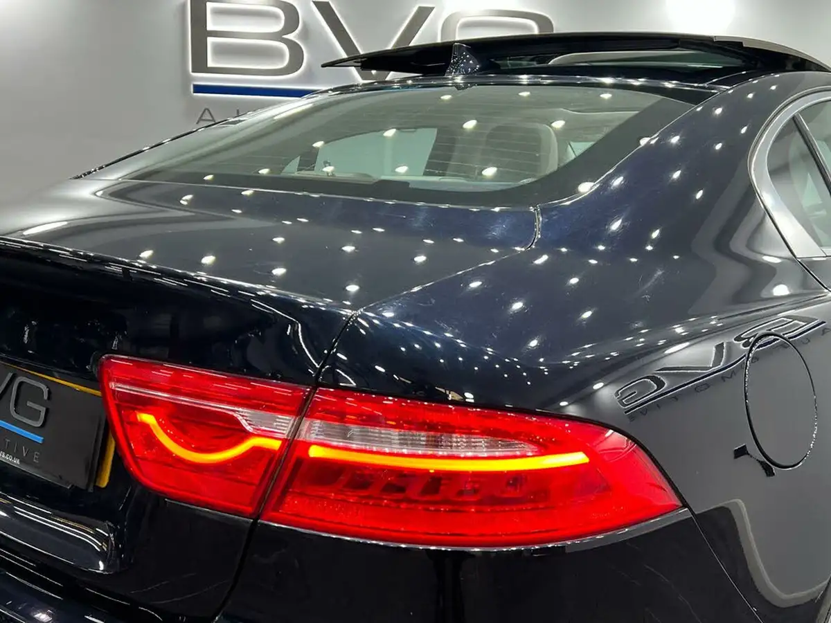 2015-jaguar-xe-20td-portfolio-180ps-auto-big-17