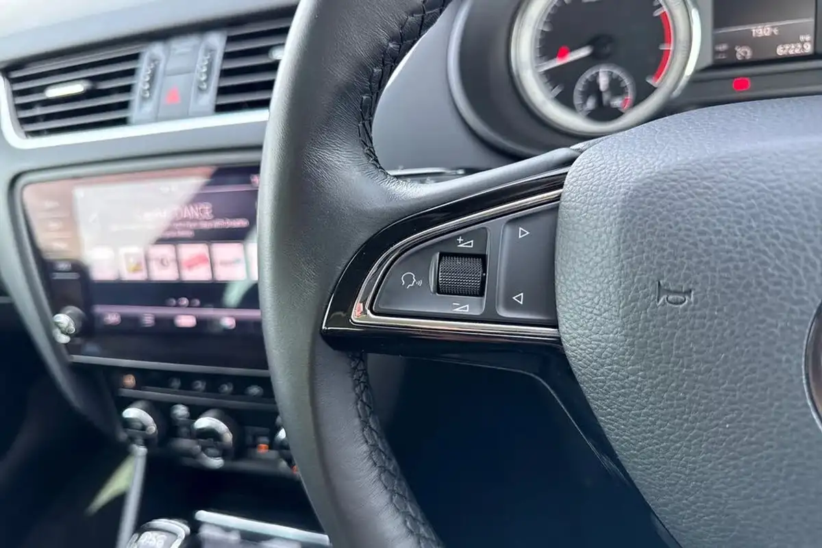 2019-skoda-octavia-20-tsi-se-l-estate-big-38