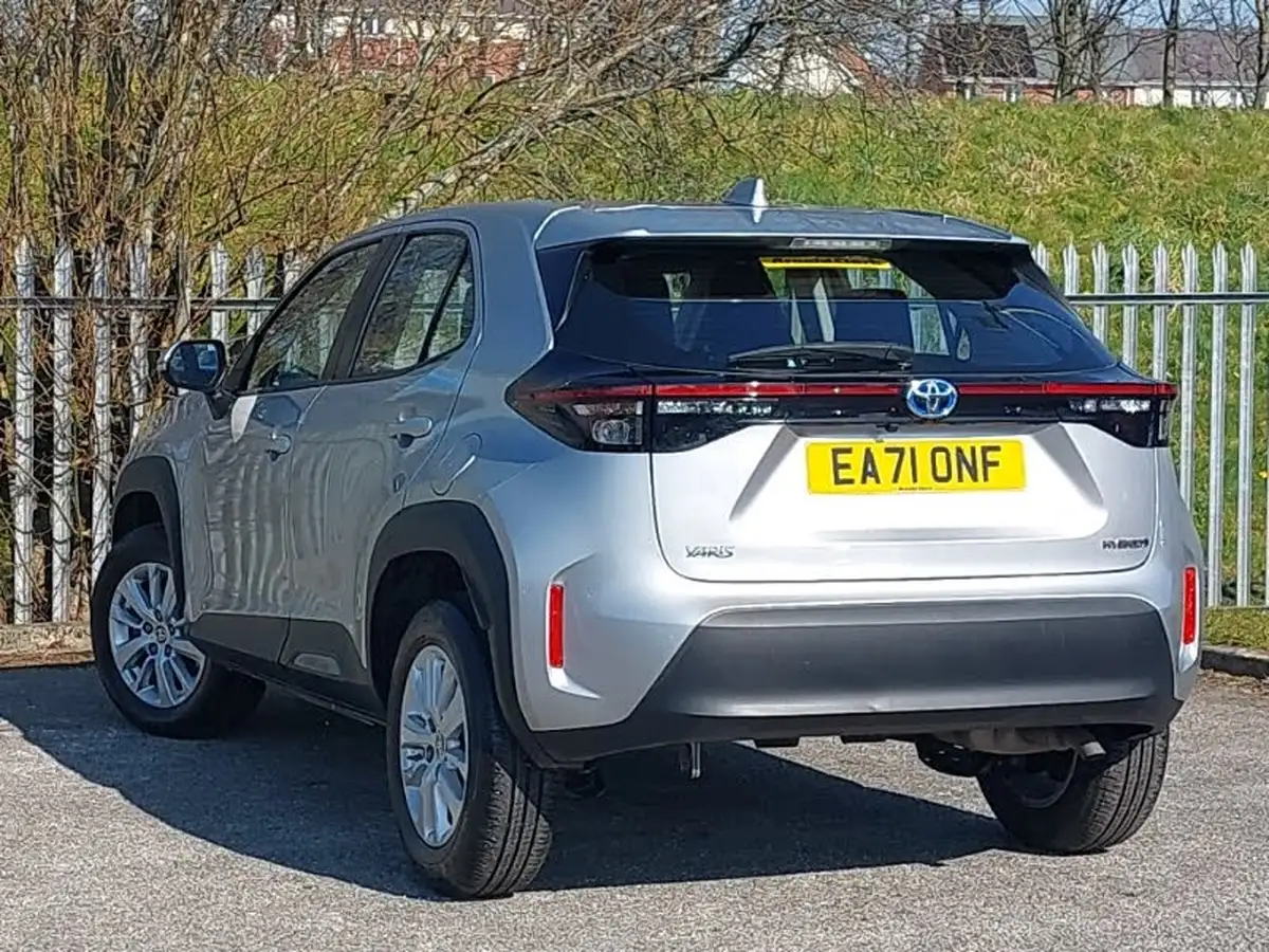 2021-toyota-yaris-cross-15-vvt-i-icon-big-1