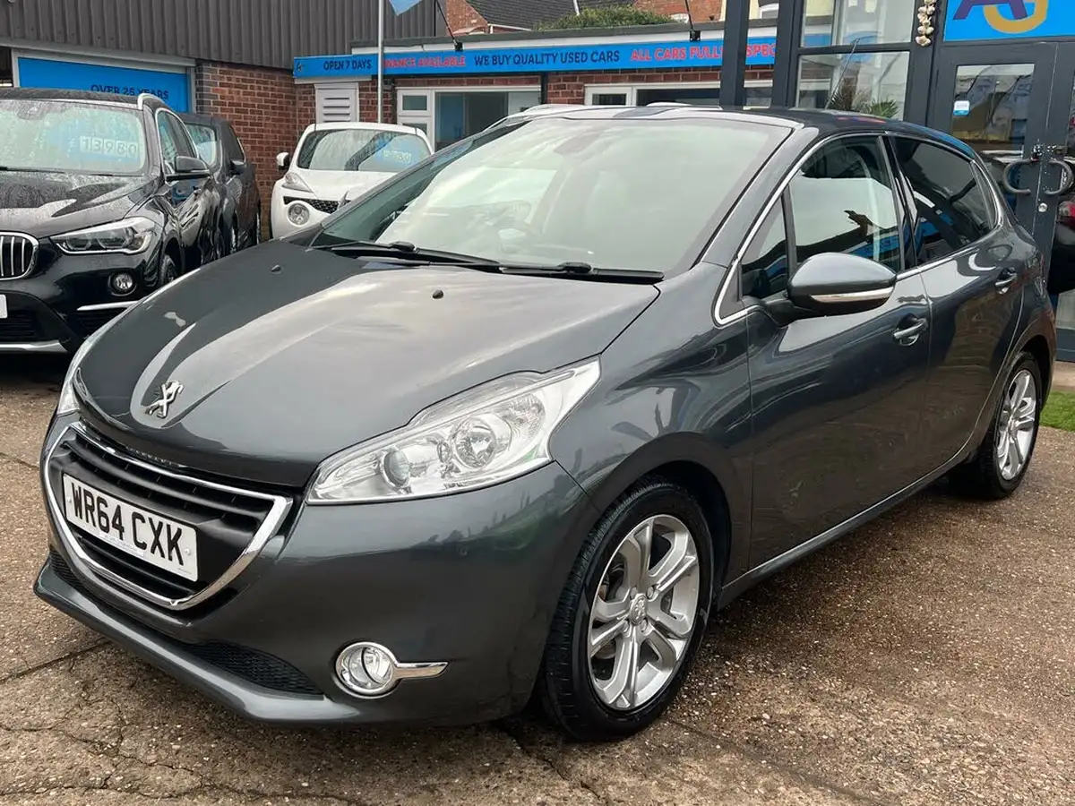 2014-peugeot-208-16td-allure-5d-big-35