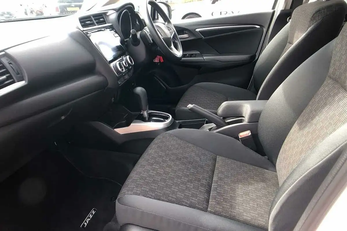 2018-honda-jazz-13-i-vtec-se-cvt-big-1