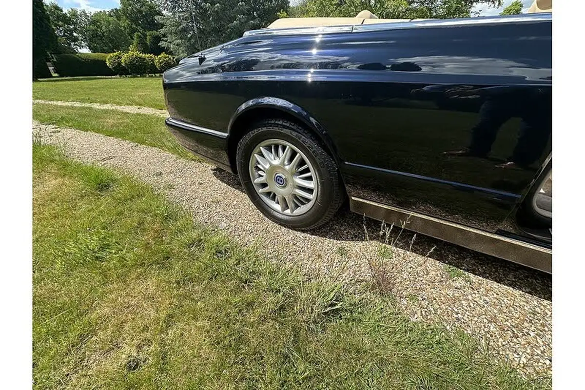 1997-bentley-azure-68-big-23