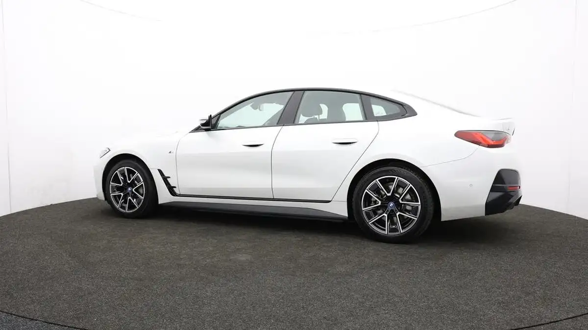 2022-bmw-i4-e-edrive40-m-sport-big-75