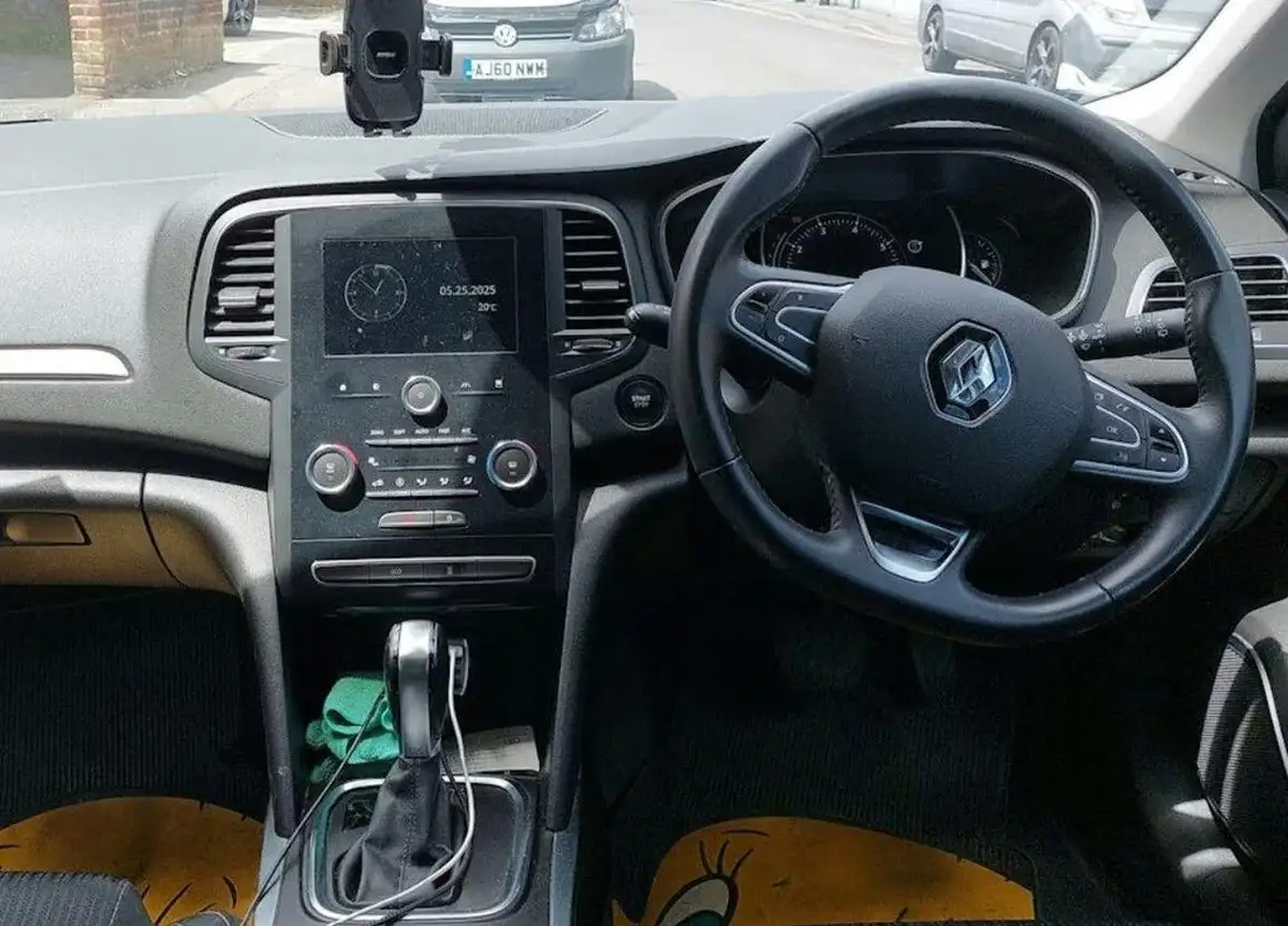 2019-renault-megane-13-tce-iconic-hatchback-edc-auto-big-6