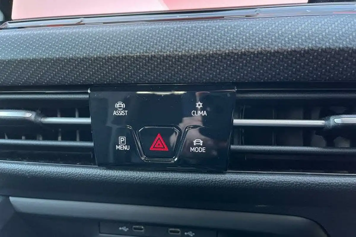 2022-volkswagen-golf-15-etsi-r-line-150ps-hatchback-big-29