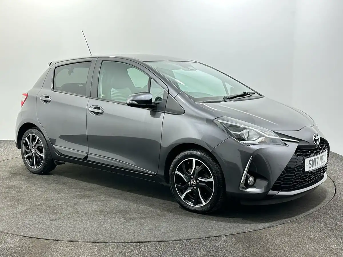 2017-toyota-yaris-15-vvt-i-design-panoramic-roof-1497cc-big-0