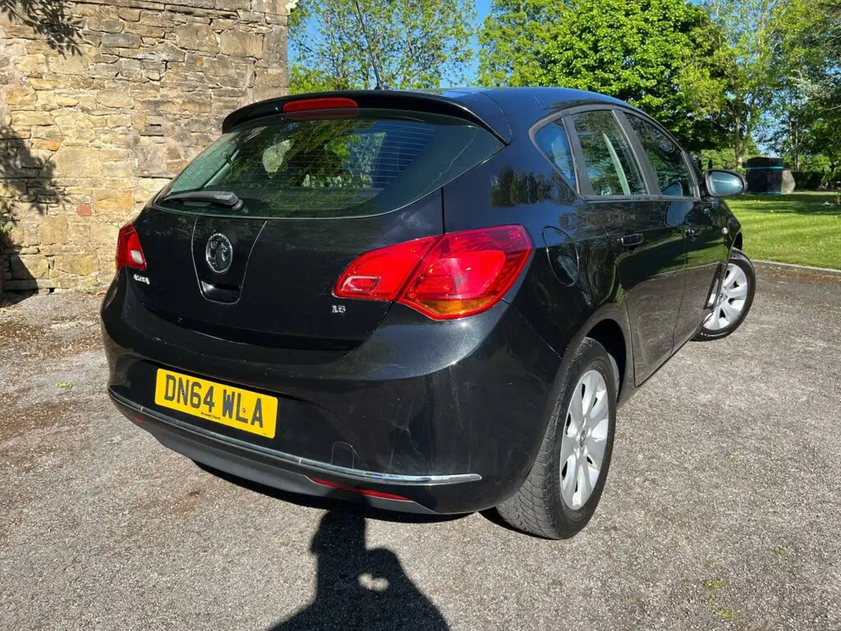 2014-vauxhall-astra-16-design-hatchback-big-66