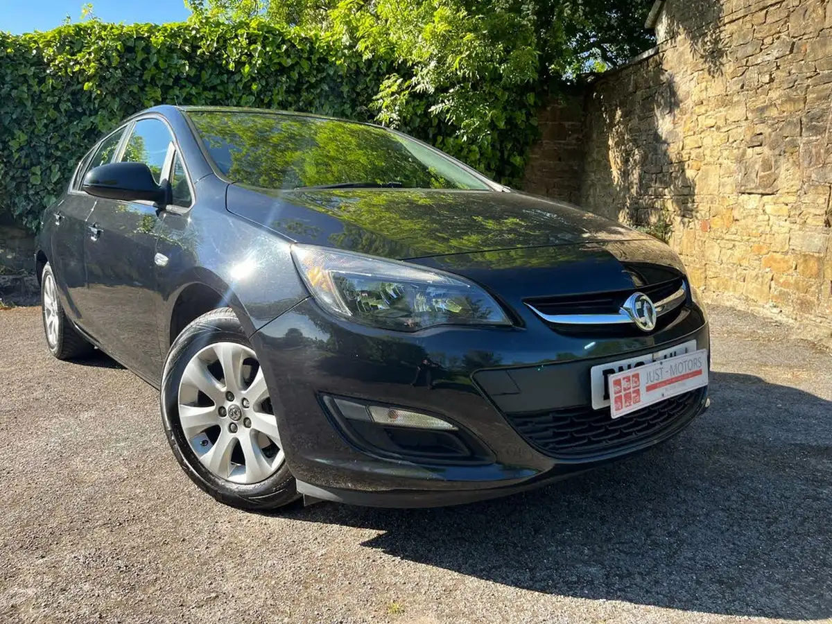2014-vauxhall-astra-16-design-hatchback-big-42