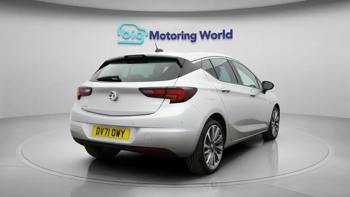 2021-vauxhall-astra-12-turbo-griffin-edition-hatchback-big-7