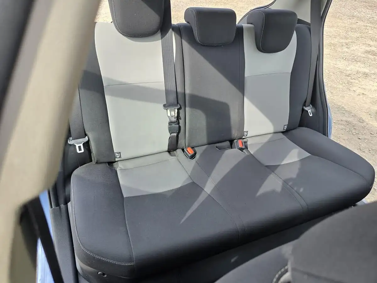 2017-toyota-yaris-15-vvt-i-icon-tech-98bhp-hybrid-1497cc-e-cvt-big-26