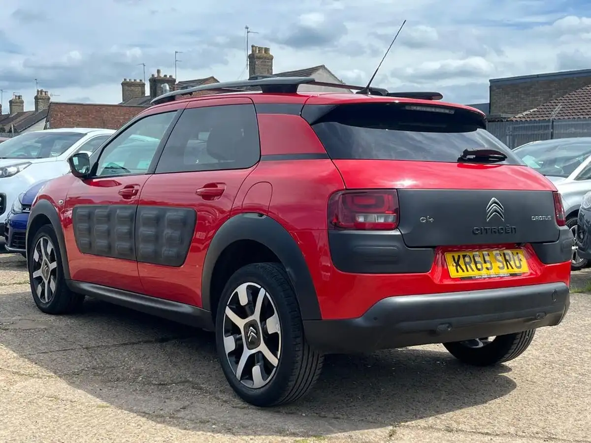 2015-citroen-c4-cactus-16bluehdi-flair-big-2