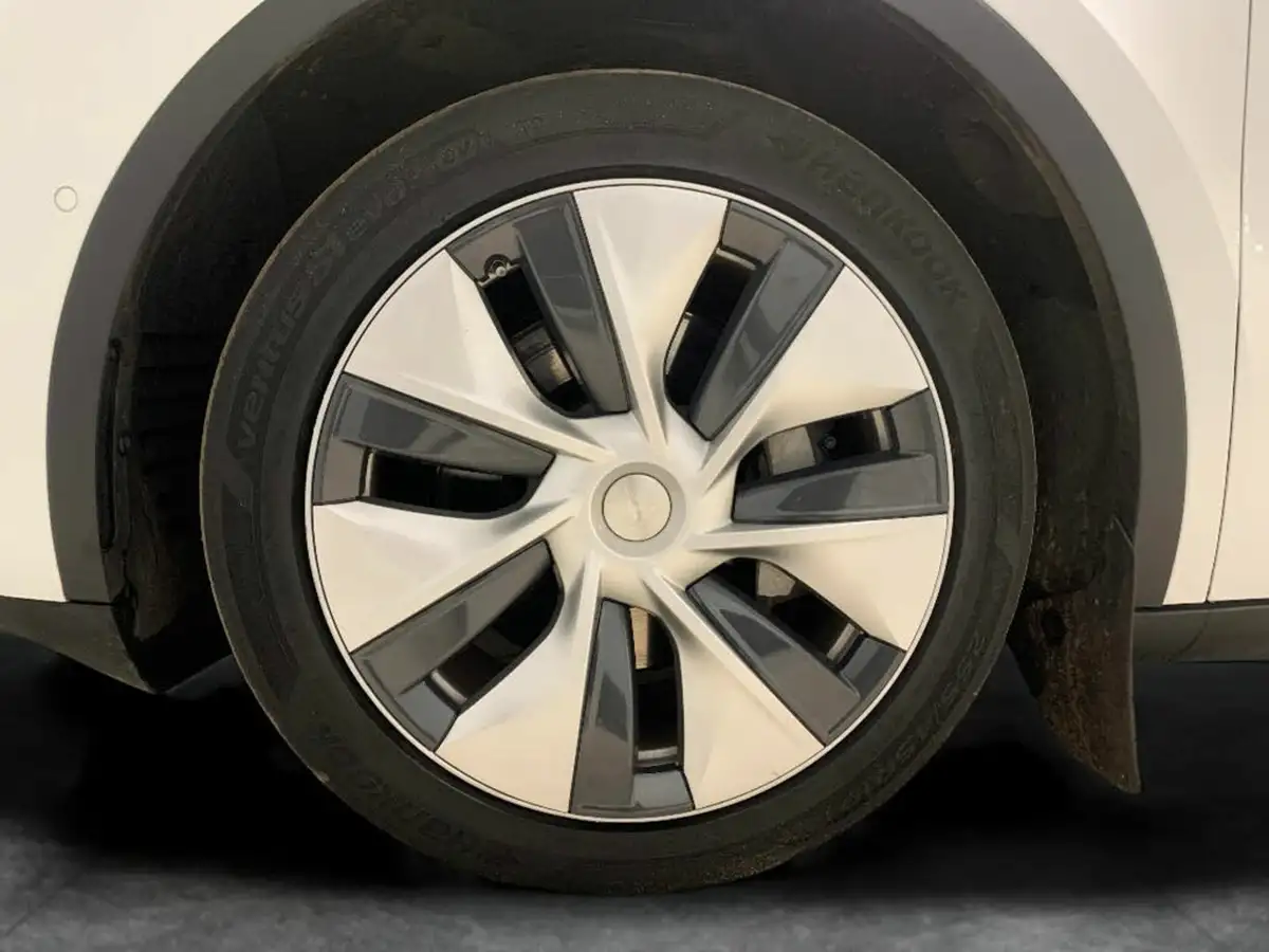 2022-tesla-model-y-e-long-range-big-31