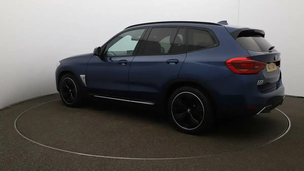 2022-bmw-ix3-e-premier-edition-big-35