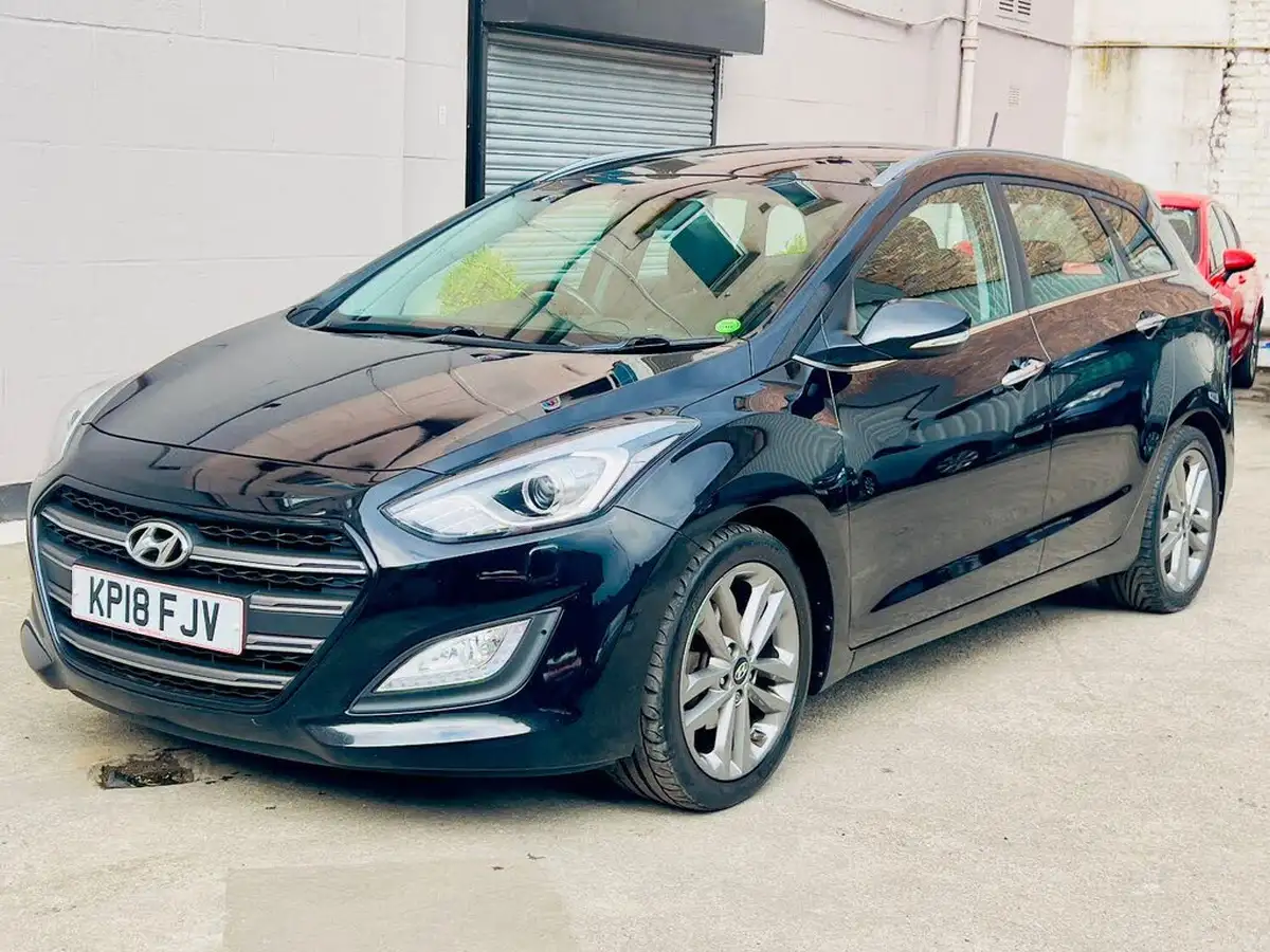 2017-hyundai-i30-16crdi-premium-136ps-blue-drive-tourer-big-1