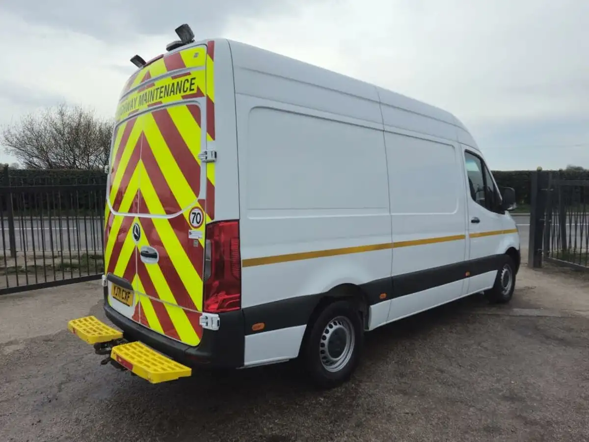 2021-mercedes-benz-sprinter-21cdi-314-l3h2-progressive-panel-big-5