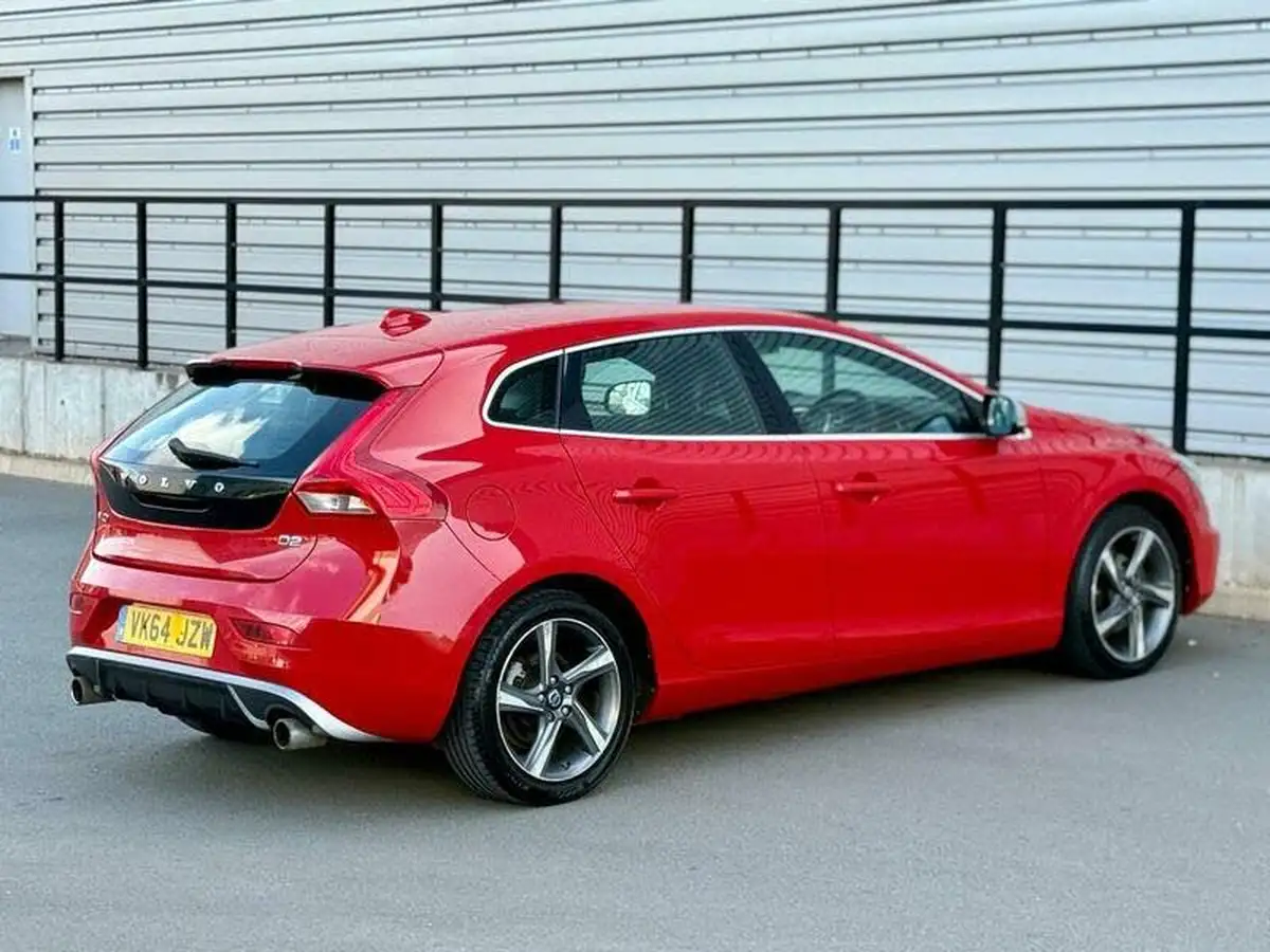 2014-volvo-v40-16td-d2-r-design-nav-big-40