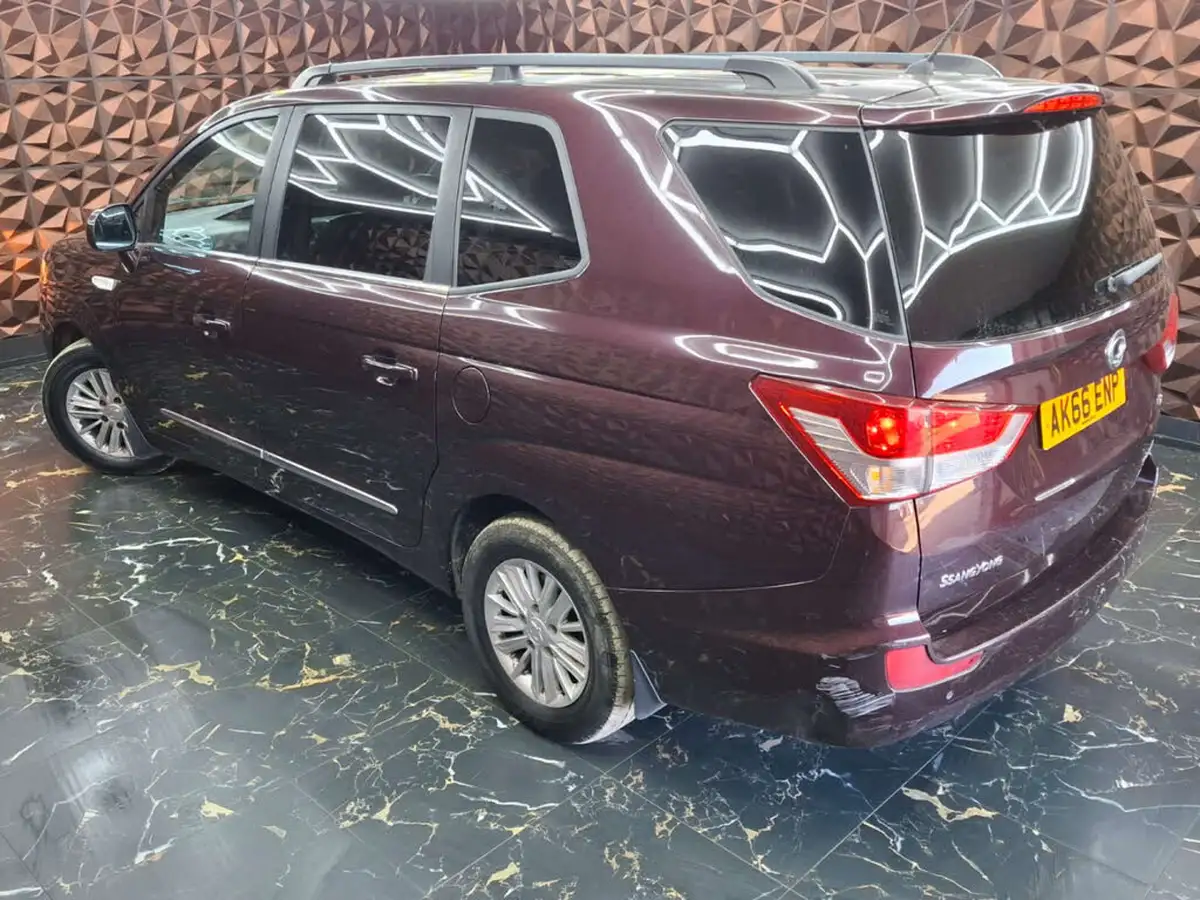 2016-kgm-ssangyong-turismo-22td-ex-big-1