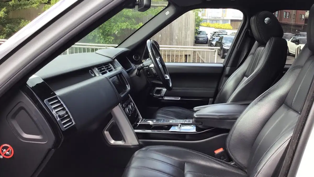 2016-land-rover-range-rover-30tdv6-vogue-se-awd-big-2